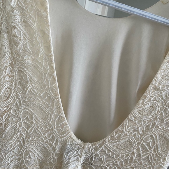 Cream Lace Fitted Dress - Picture 4 of 4